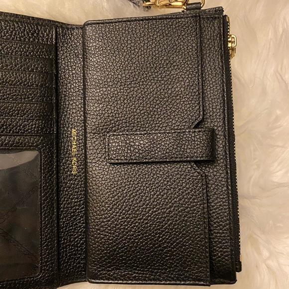 Michael Kors Adele Leather Smartphone Wallet in Black - Picture 14 of 14